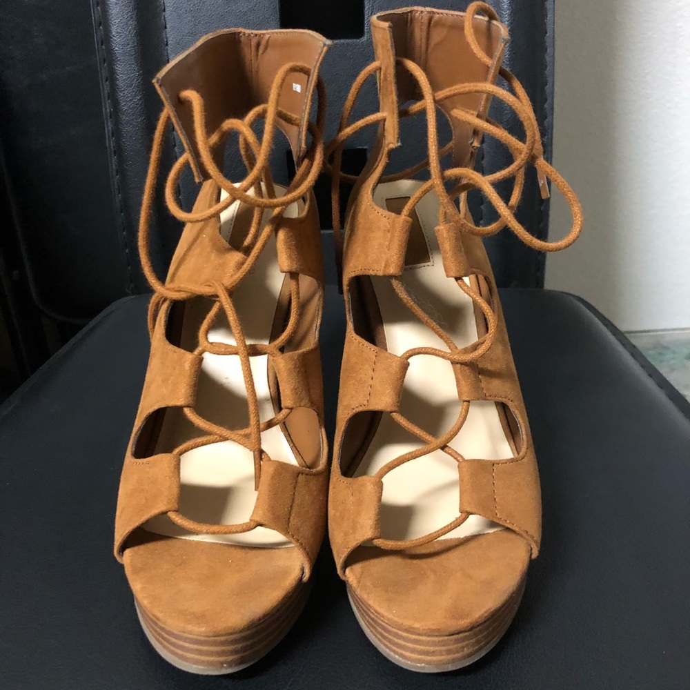 LIKE NEW BROWN LACED UP HEELS
